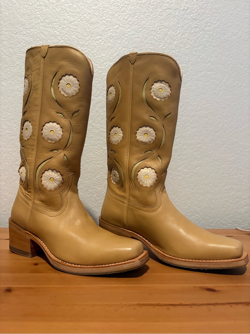 Tecovas The Charlie bloom pale yellow Floral Western Boots US 9 B